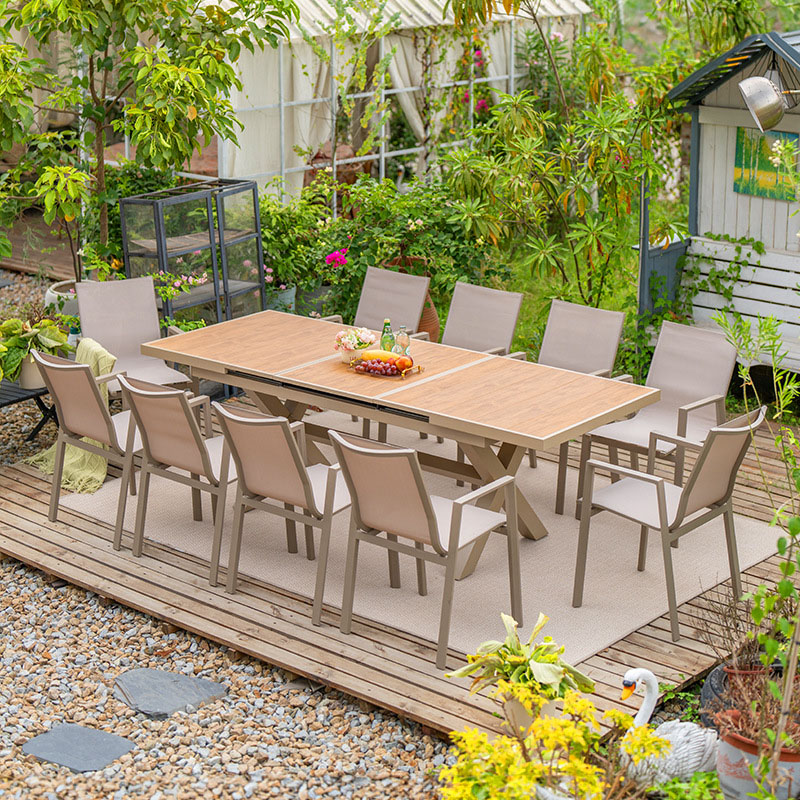Outdoor Furniture Dining Set - طقم طاولة حديقة حديث ومتين من
